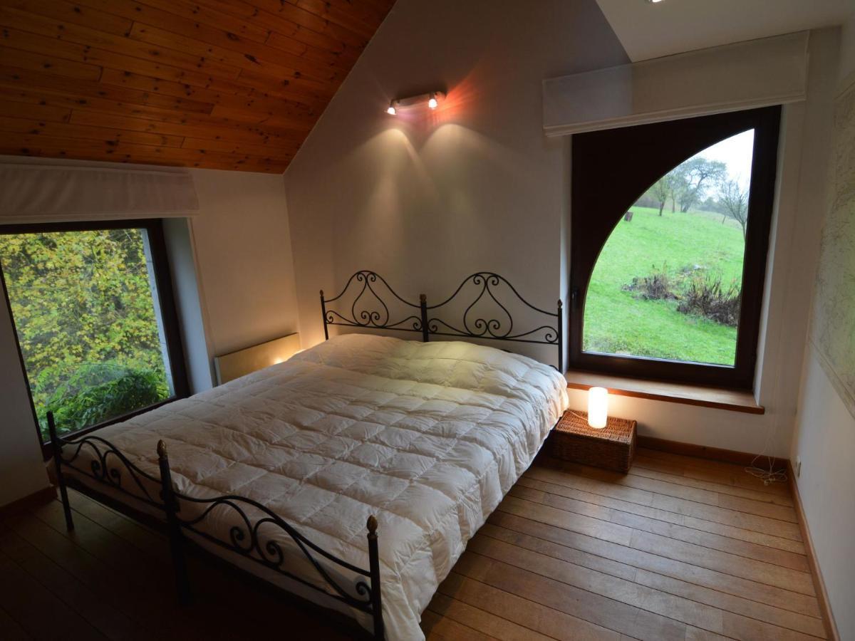 Quaint Holiday Home In Robechies Amid Meadows Chimay Exterior foto
